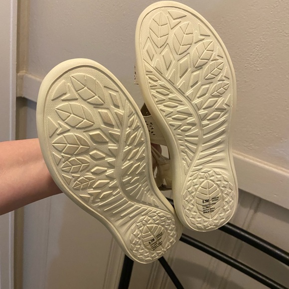 JBU Memory Foam Women's Cream Sandals 8M - Picture 5 of 6